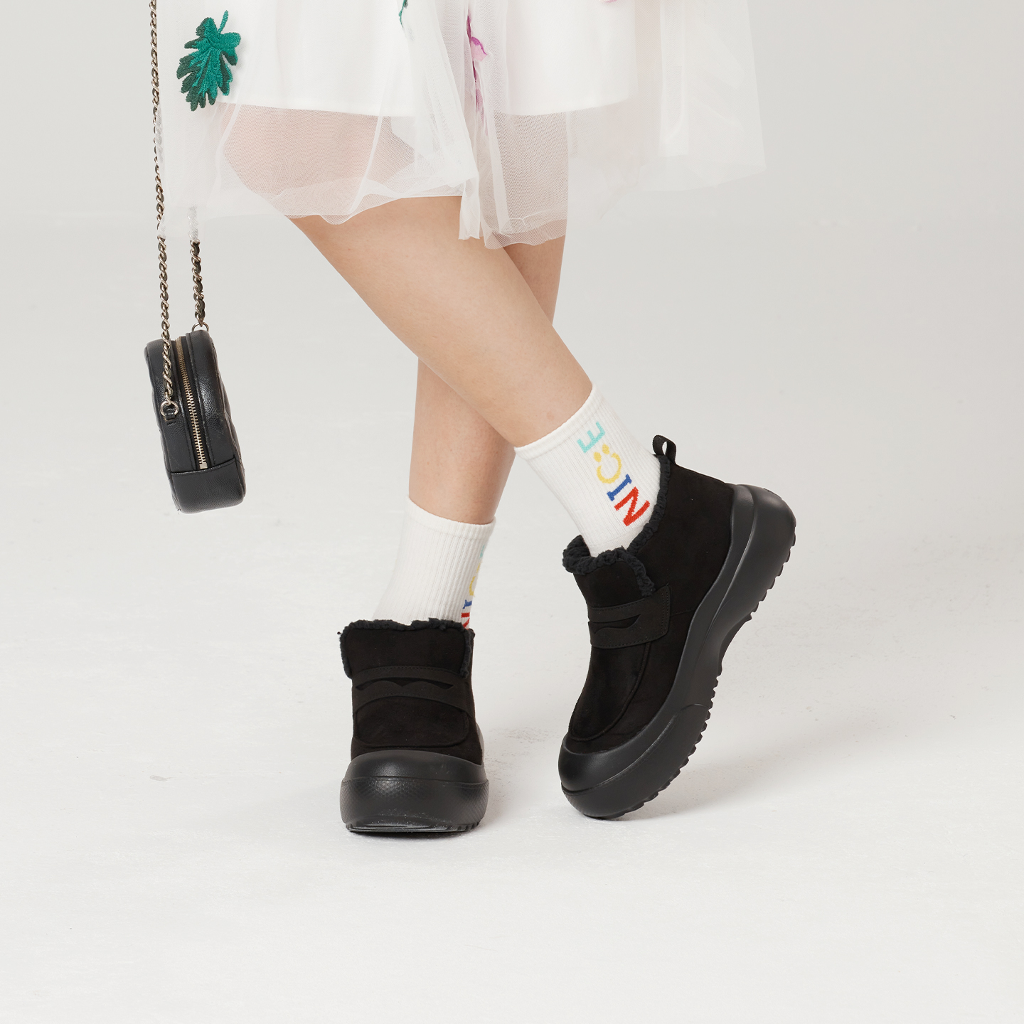 B1303 footwear photo 19