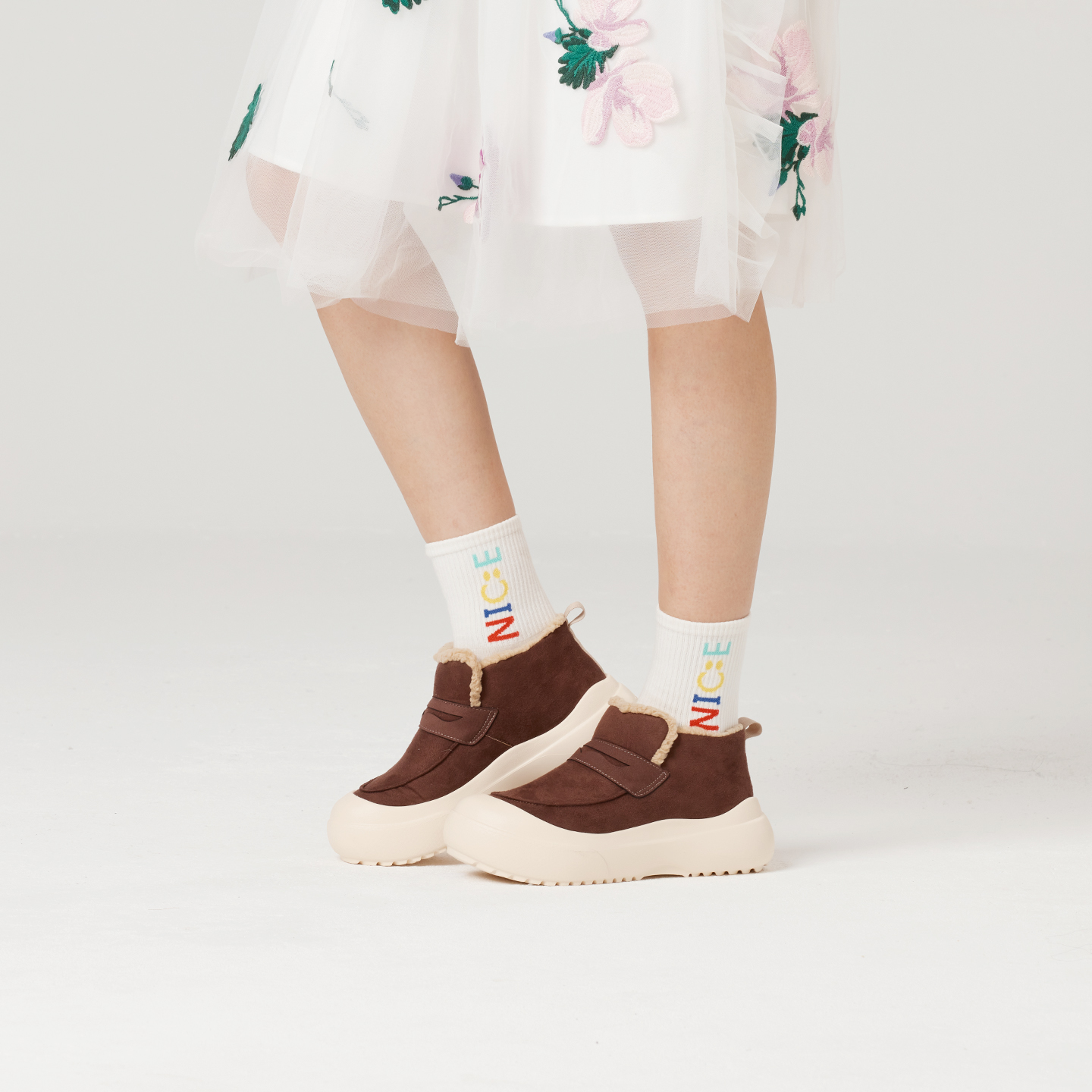 B1303 footwear photo 4