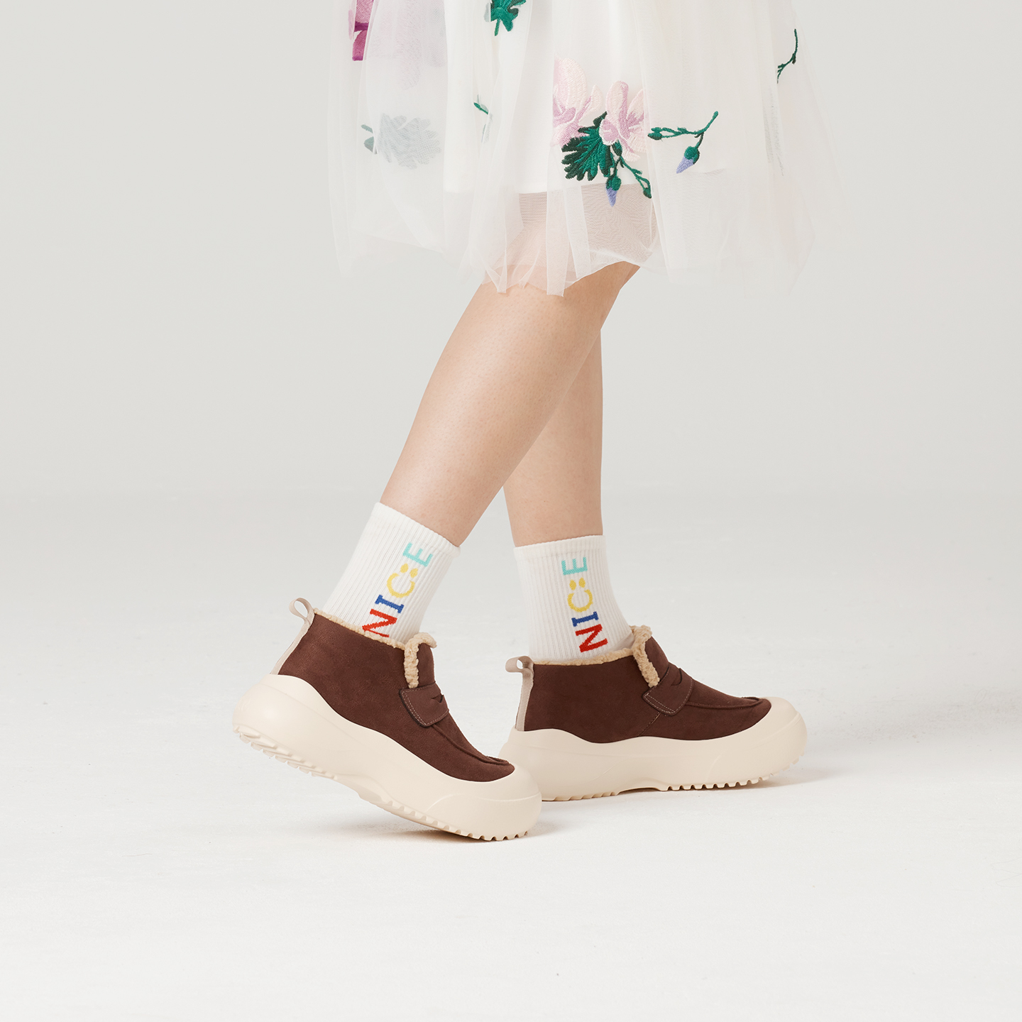 B1303 footwear photo 6