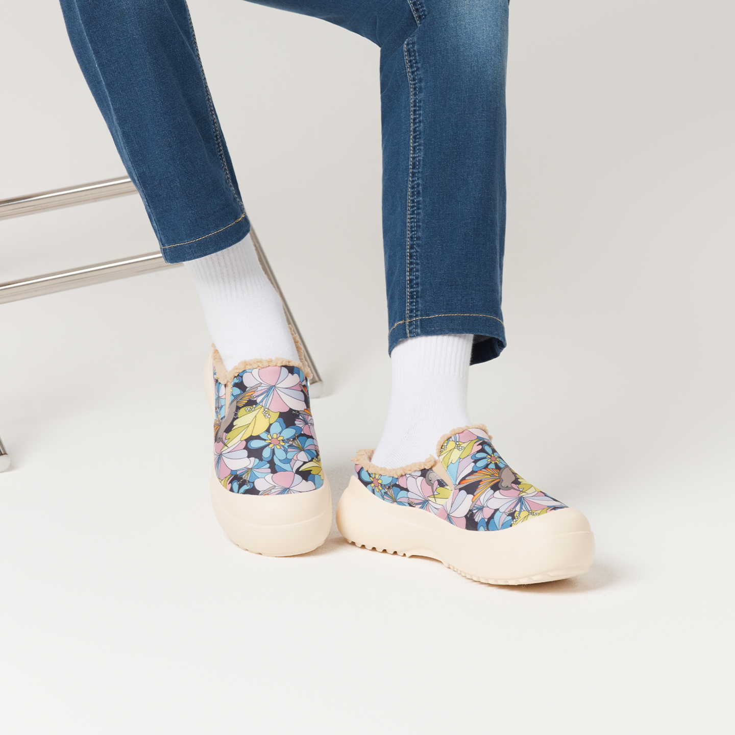 B1308 footwear photo 5