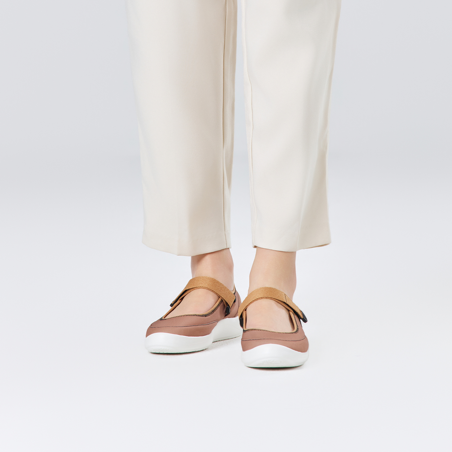 B2003 footwear photo 11