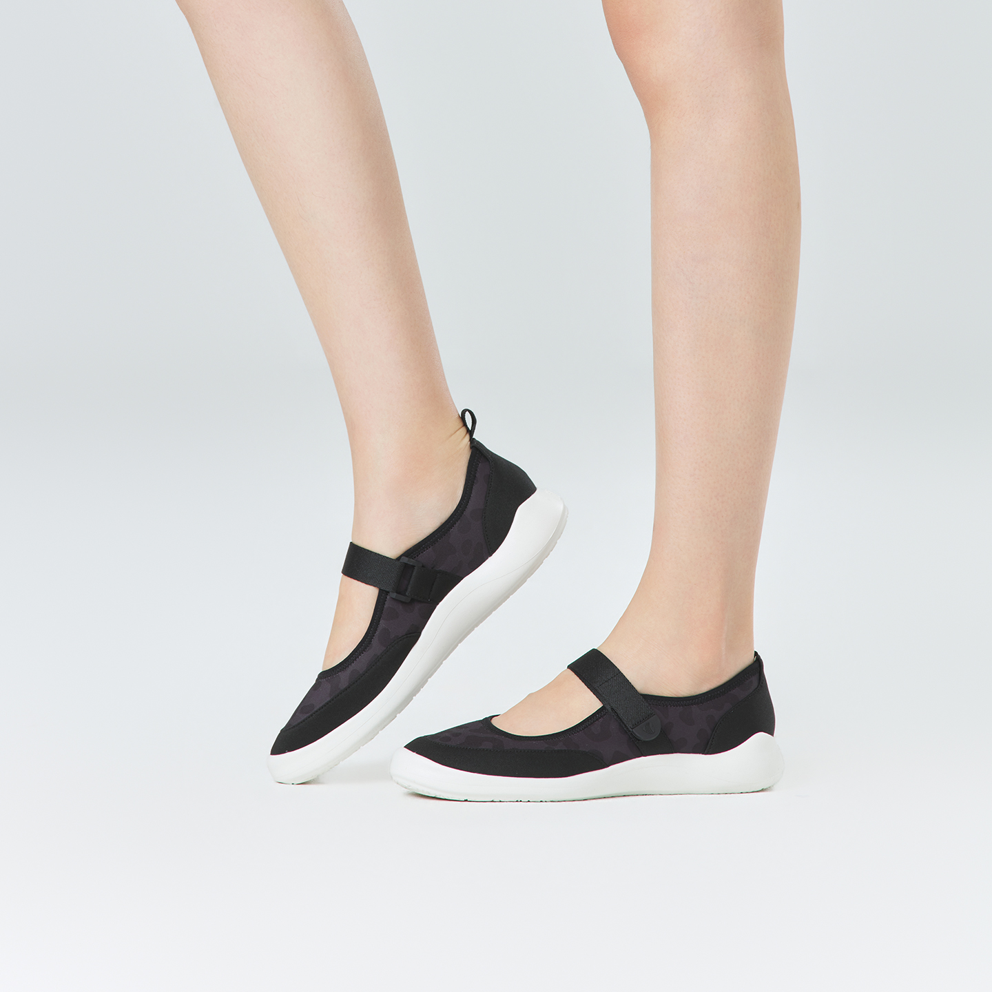 B2003 footwear photo 19