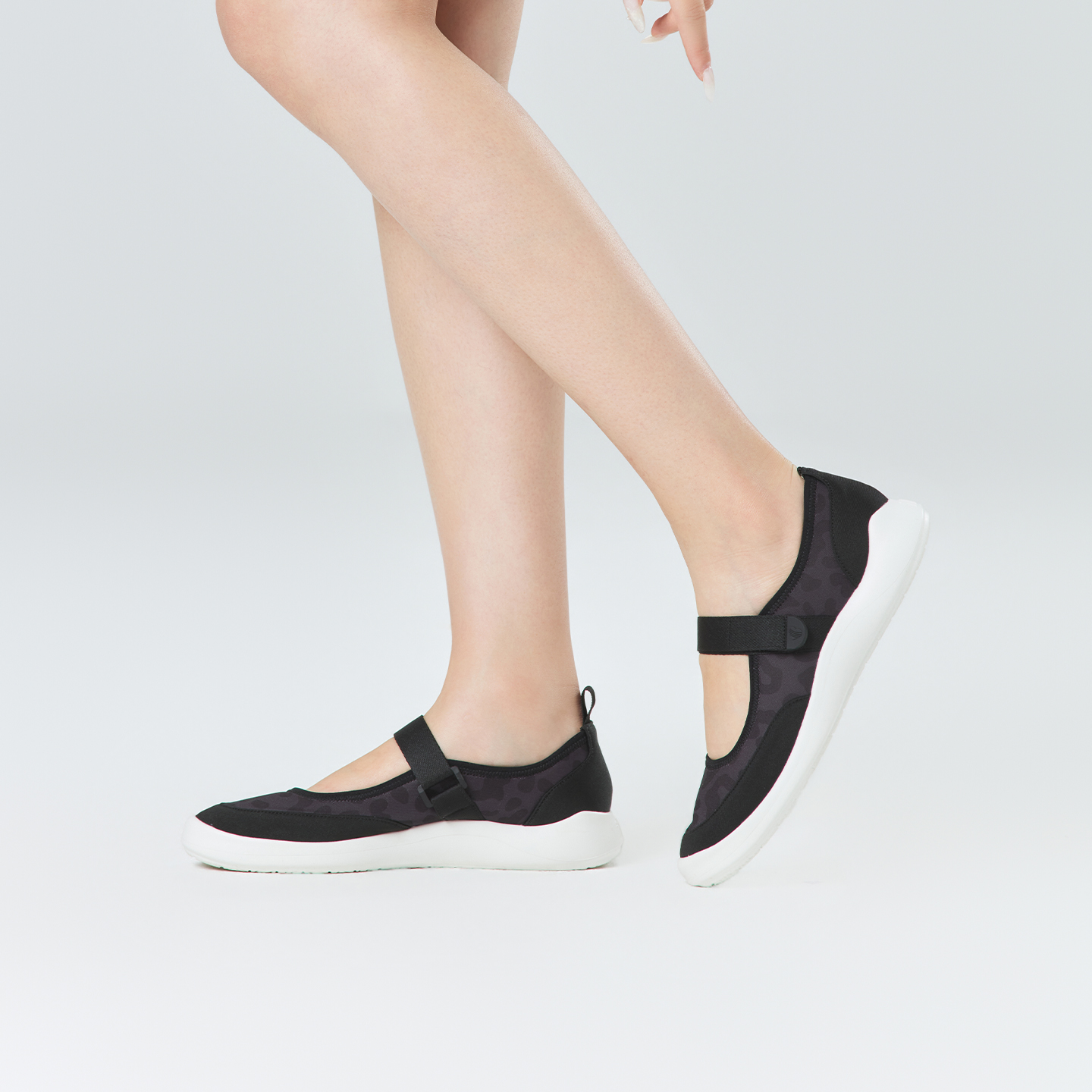 B2003 footwear photo 20