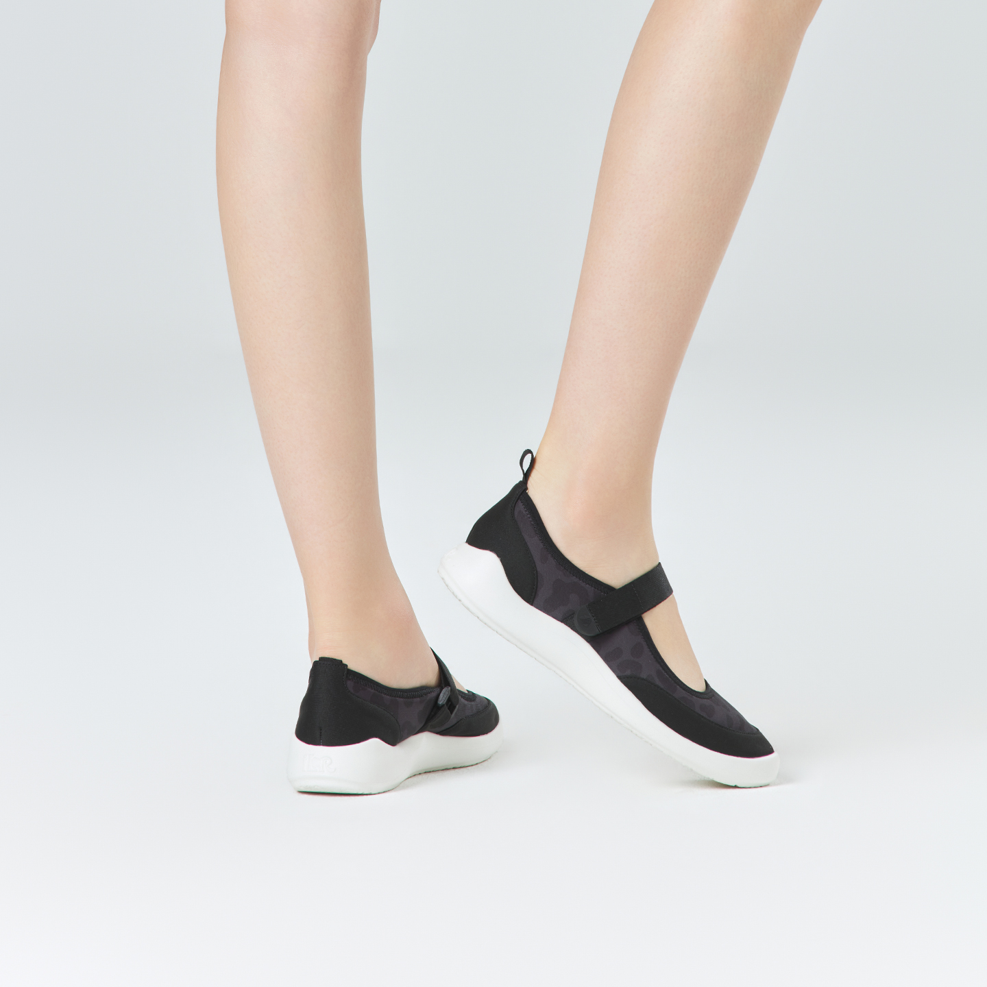 B2003 footwear photo 21