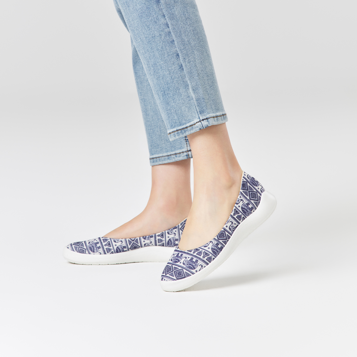 B2004 footwear photo 5