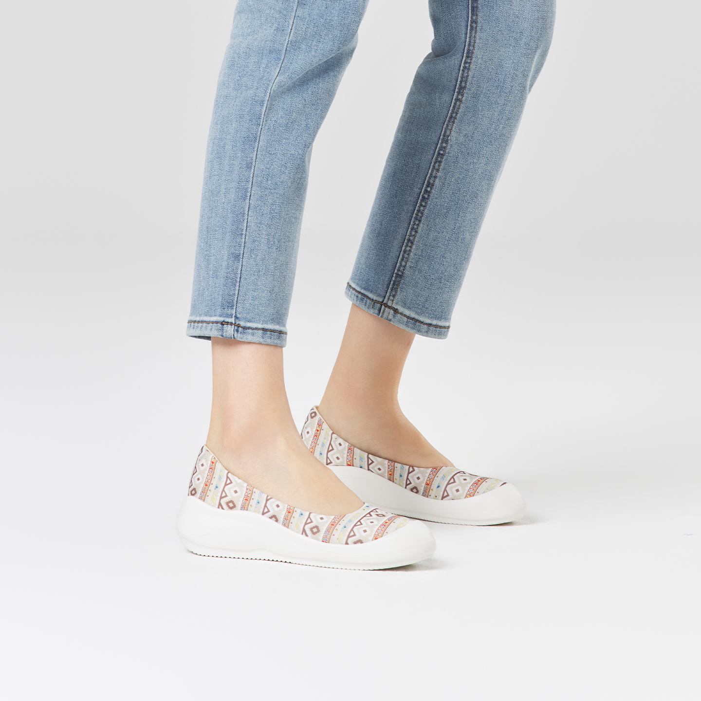 B2006 footwear photo 12