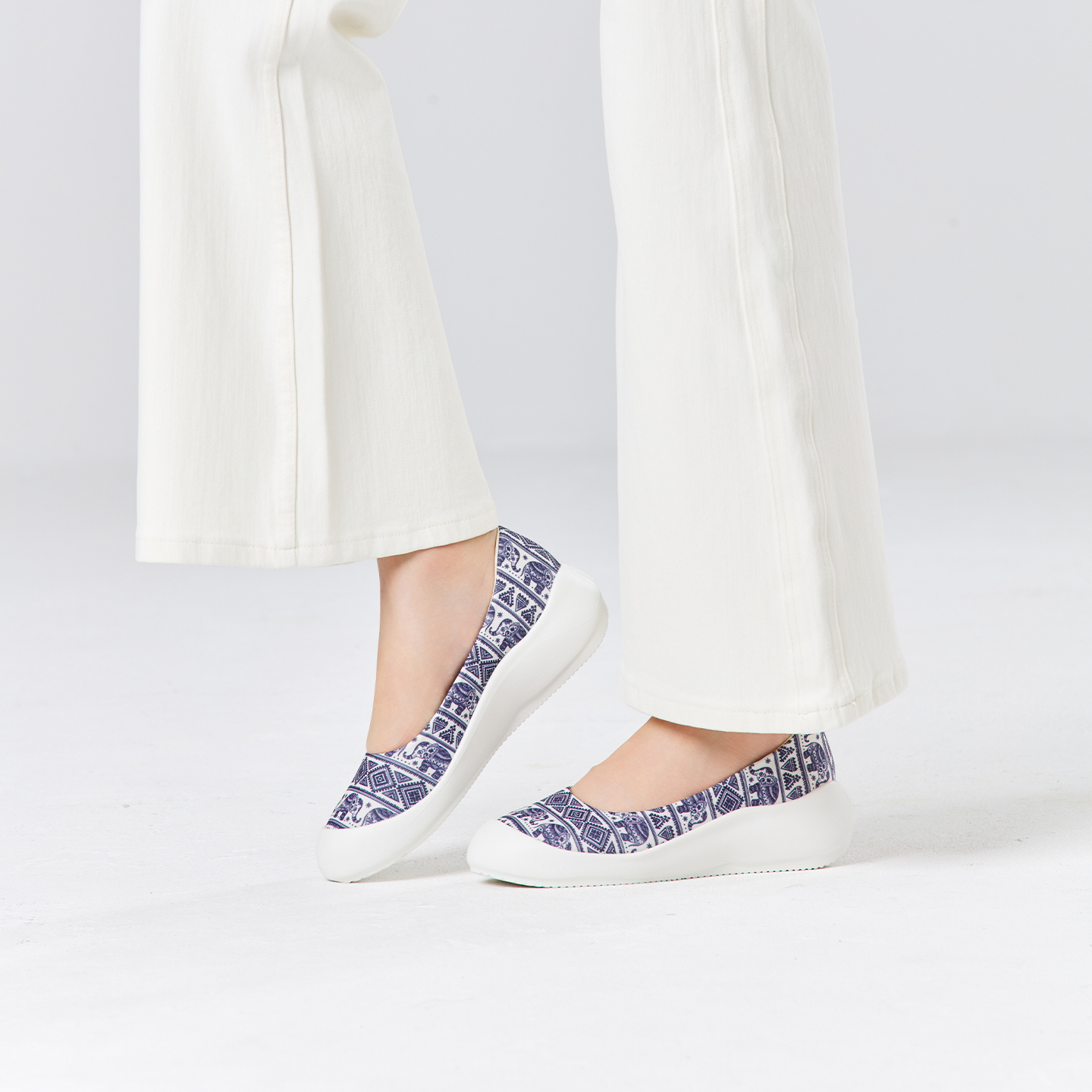 B2006 footwear photo 18