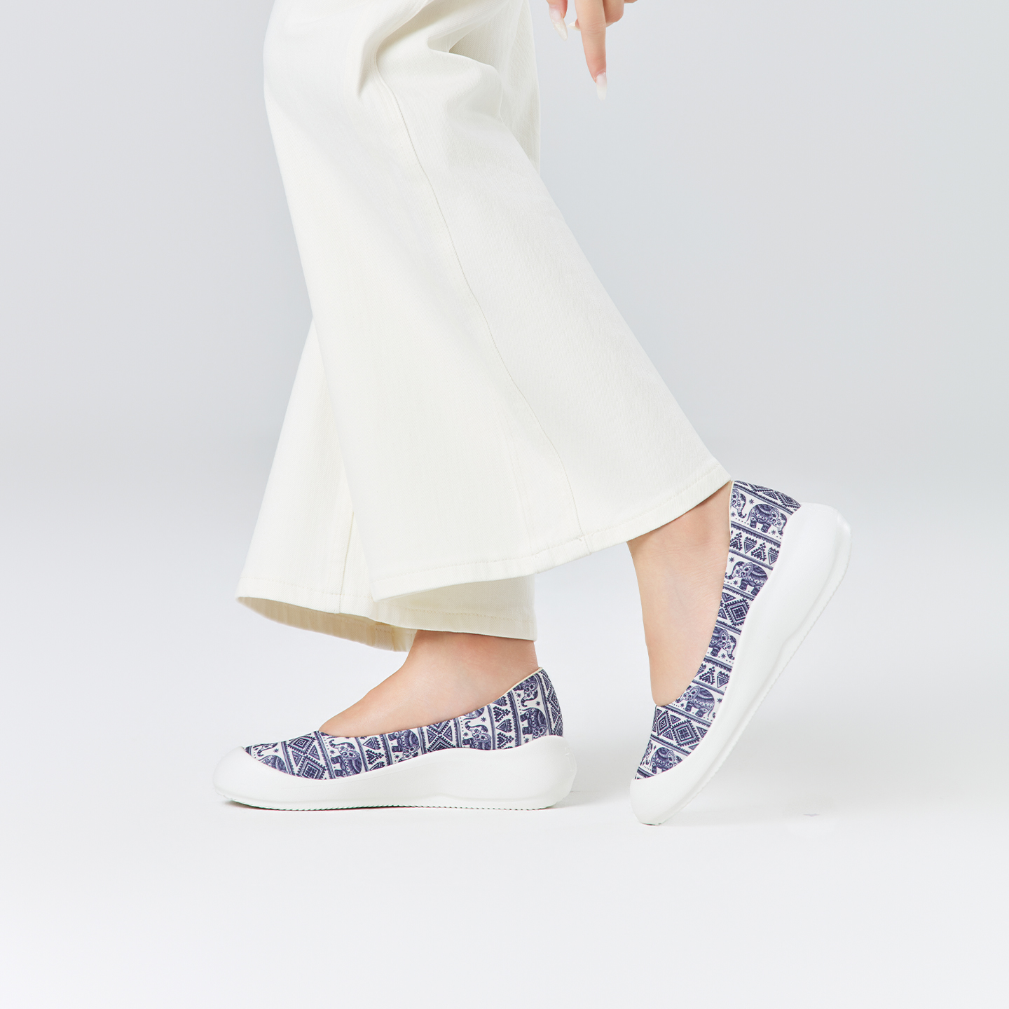 B2006 footwear photo 19