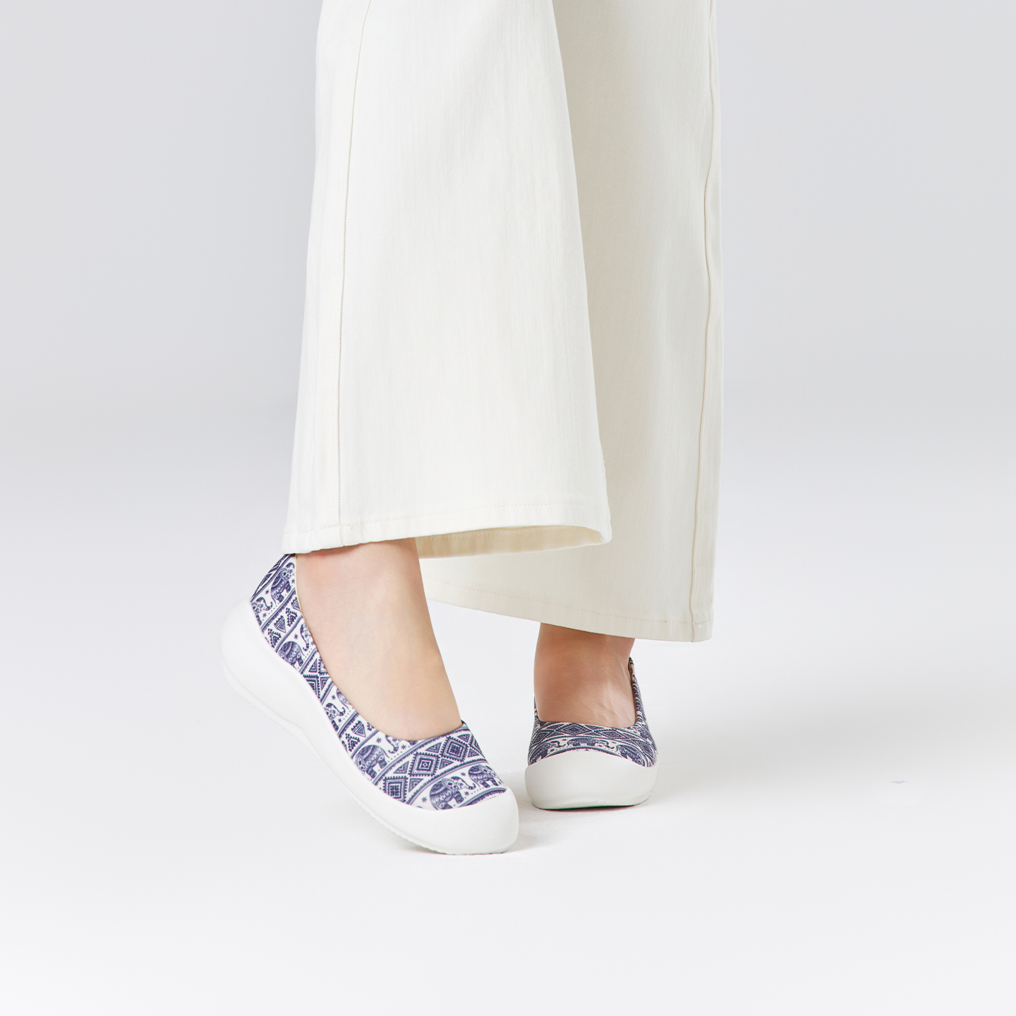 B2006 footwear photo 20