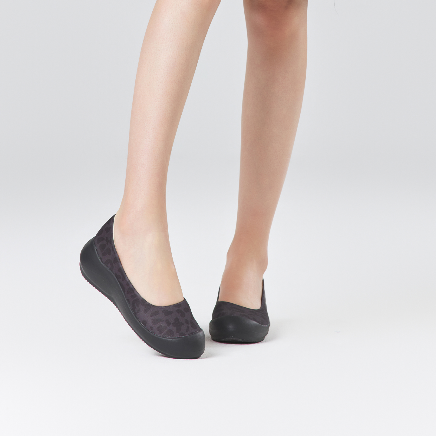 B2006 footwear photo 4