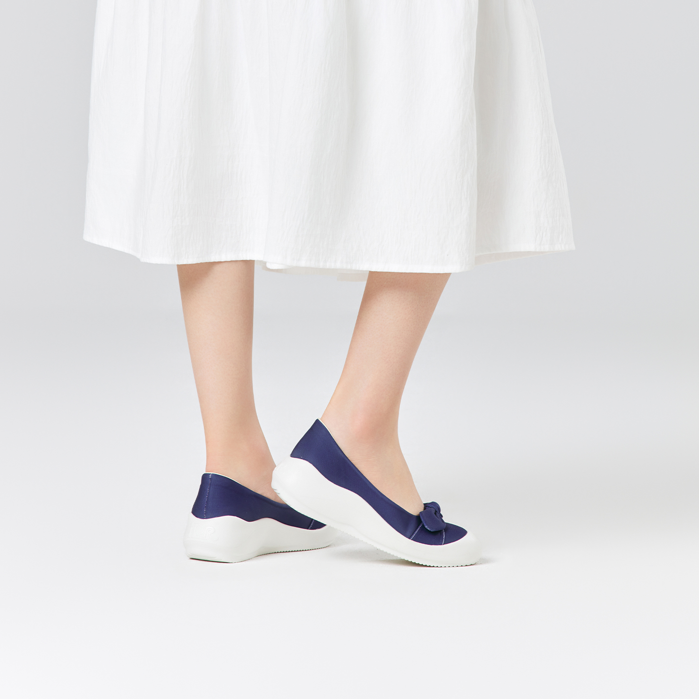 B2008 footwear photo 14