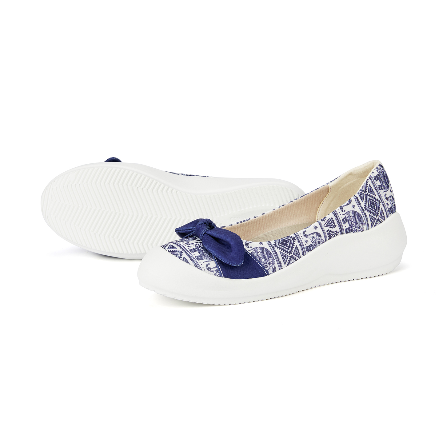 B2008 footwear photo 3