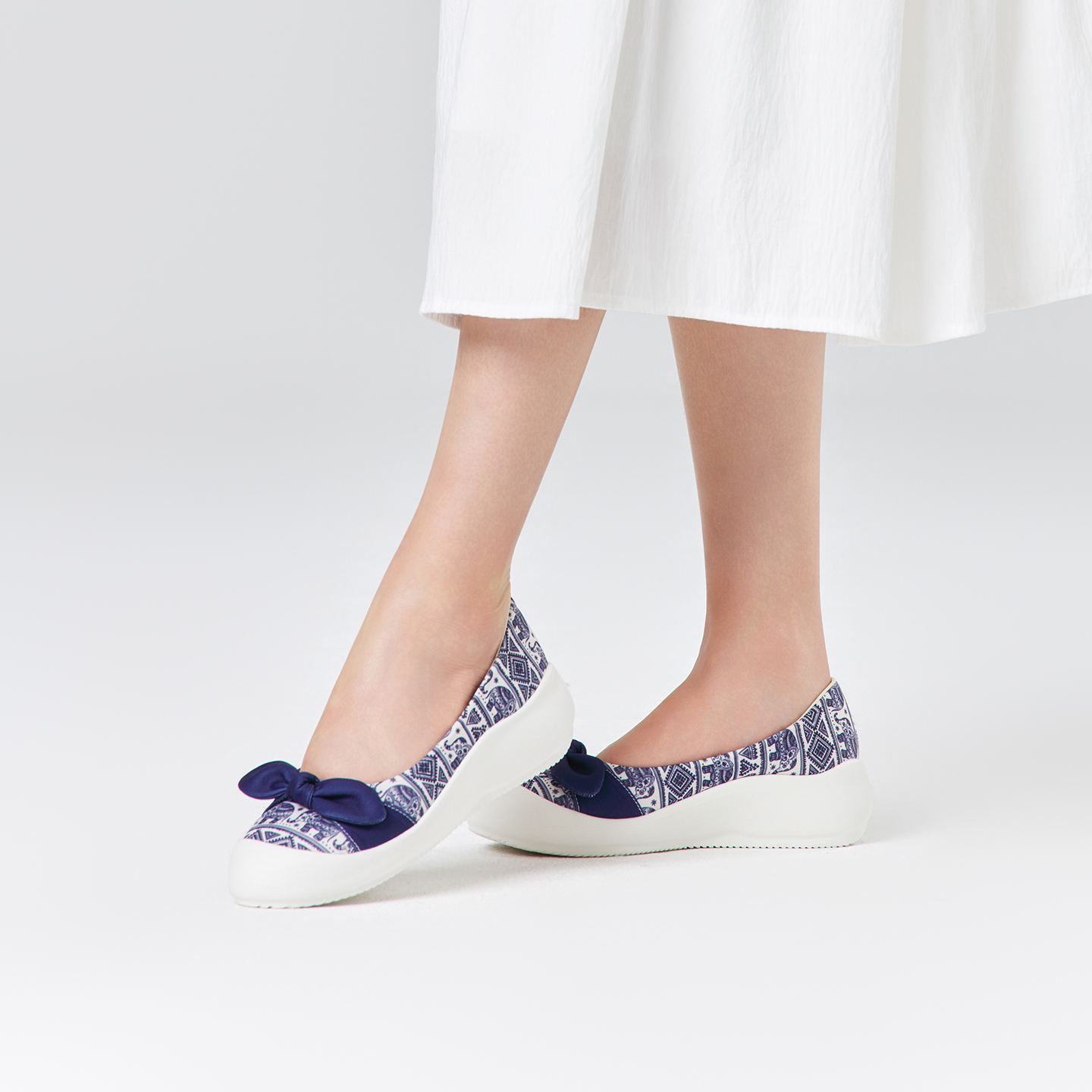 B2008 footwear photo 4