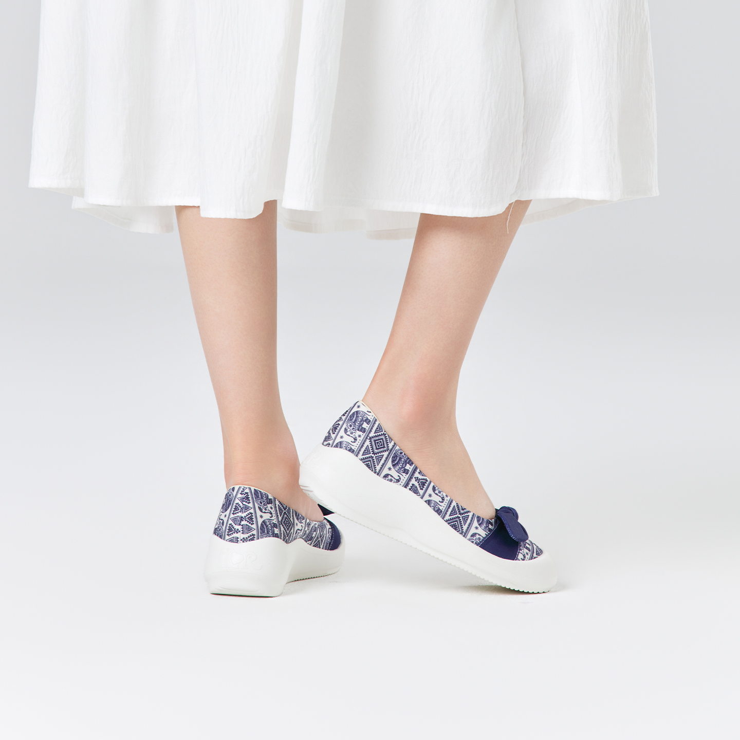 B2008 footwear photo 7