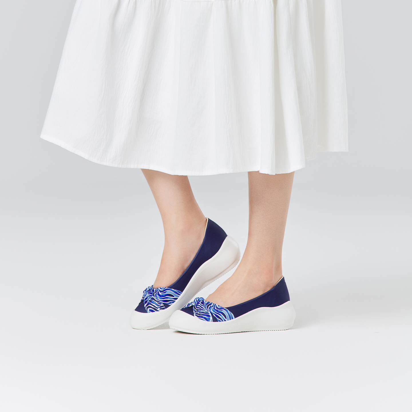 B2009 footwear photo 11