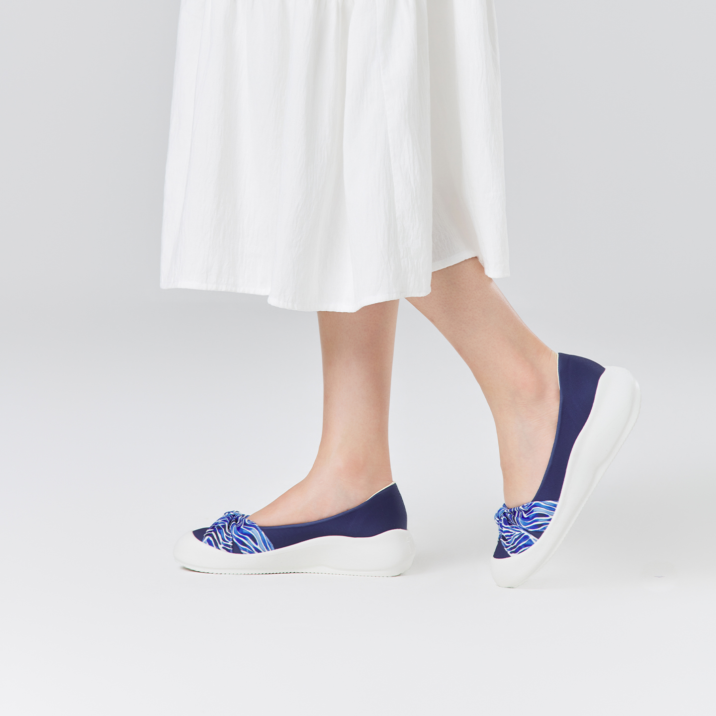 B2009 footwear photo 12