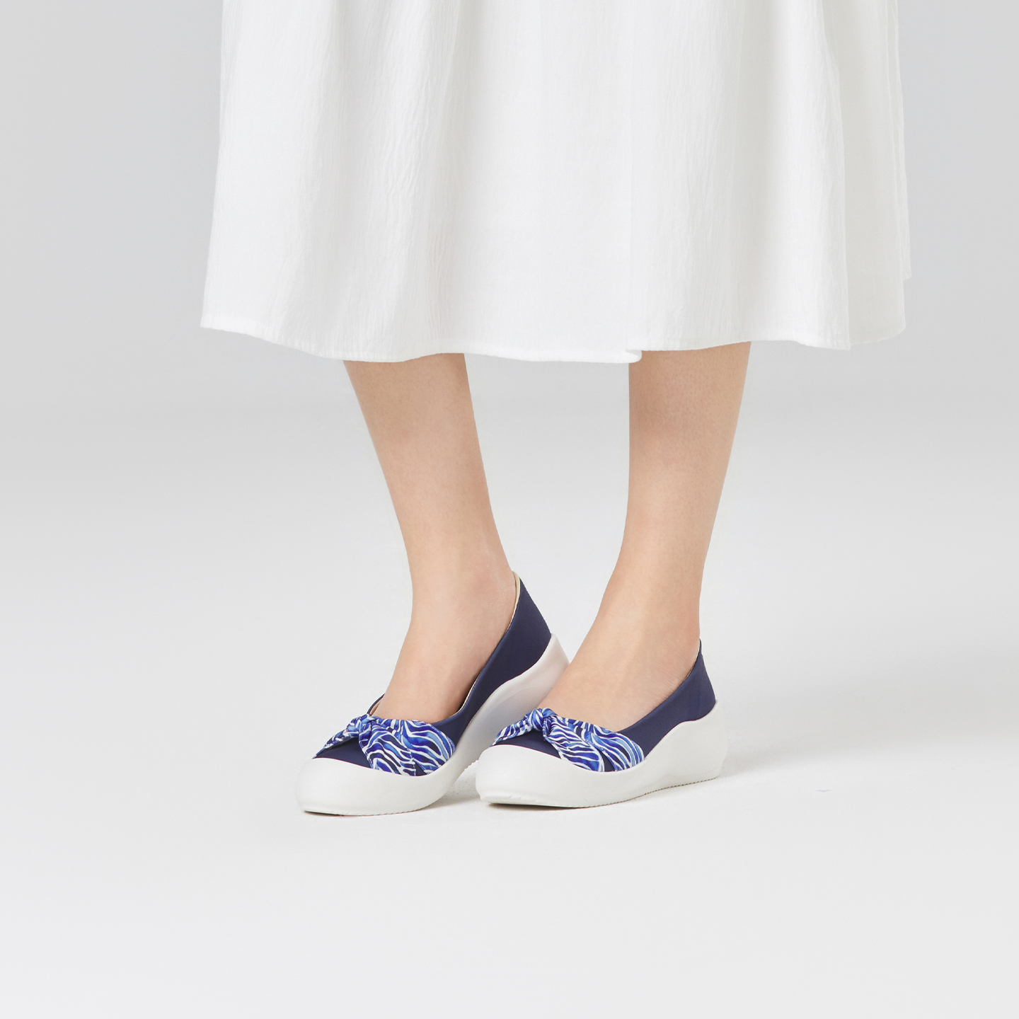 B2009 footwear photo 13
