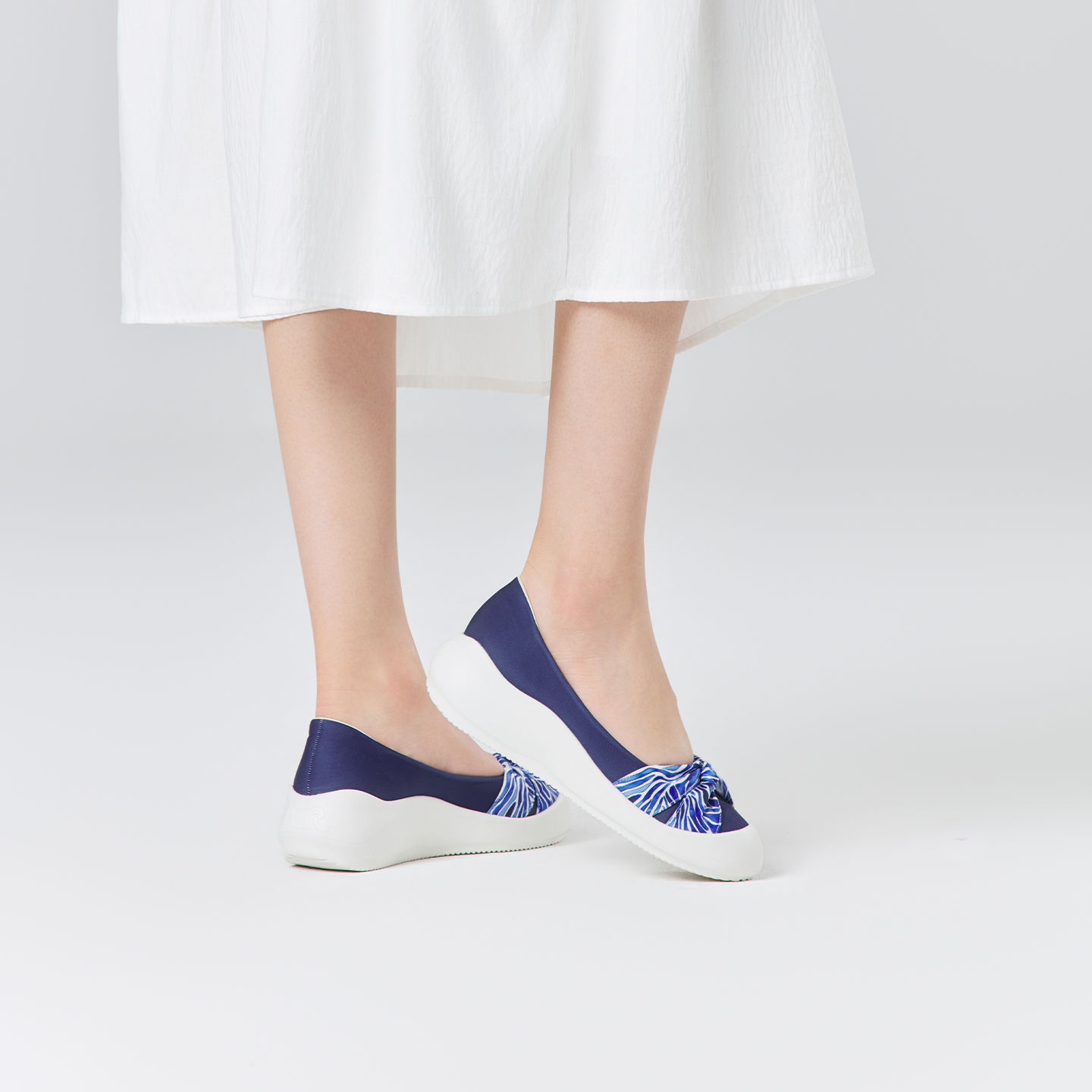 B2009 footwear photo 14