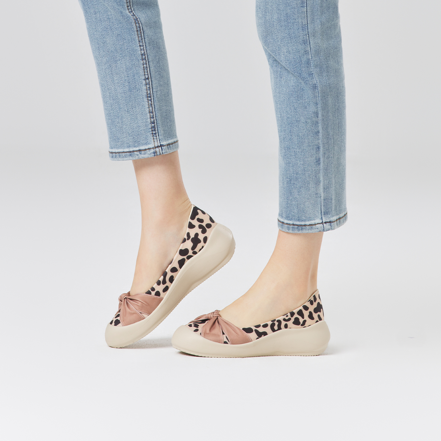 B2009 footwear photo 18