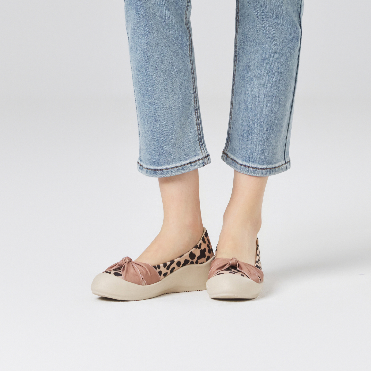 B2009 footwear photo 20