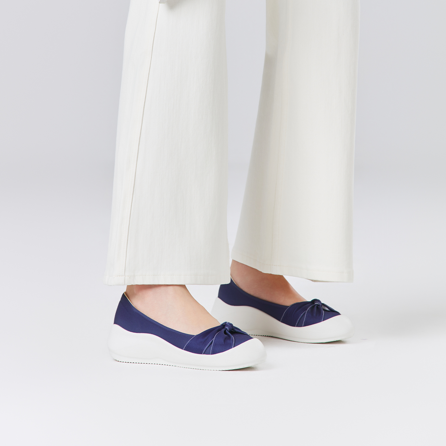 B2009 footwear photo 25