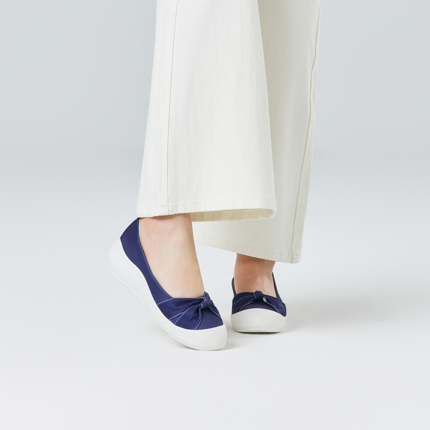 B2009 footwear photo 26