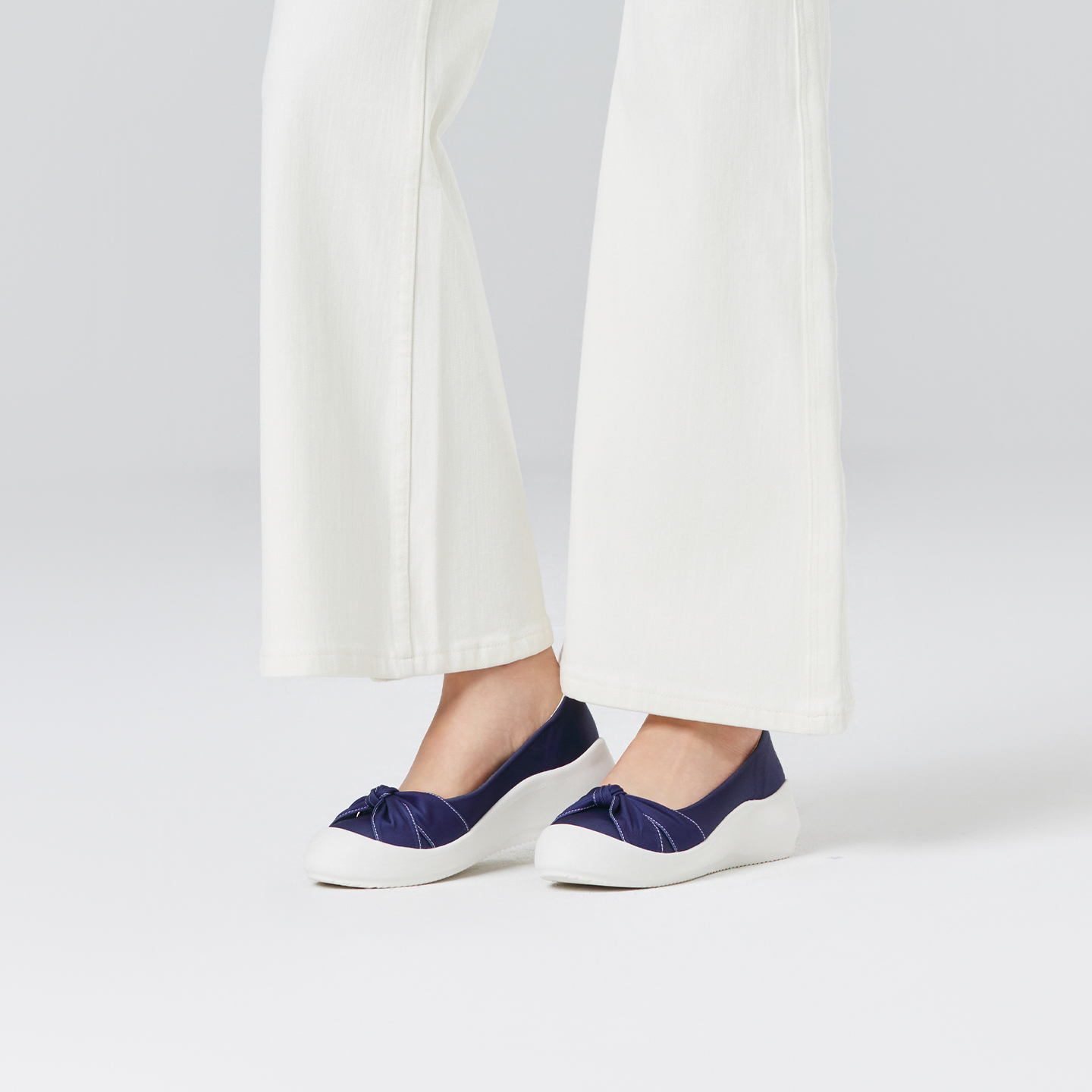 B2009 footwear photo 27