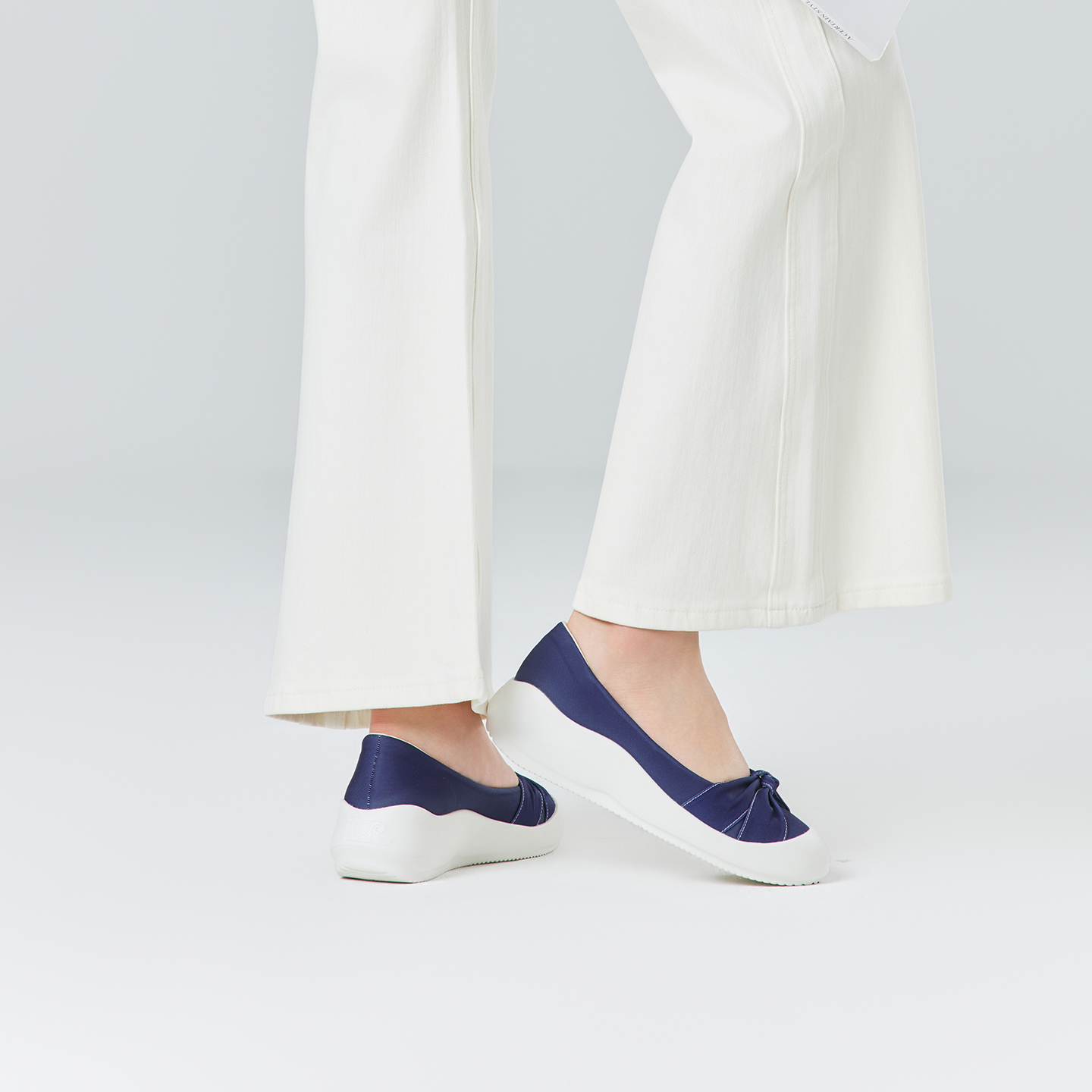 B2009 footwear photo 28