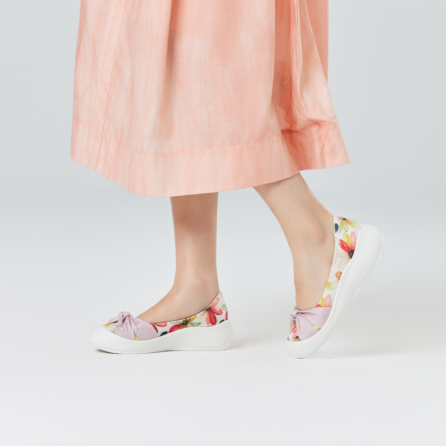 B2009 footwear photo 4