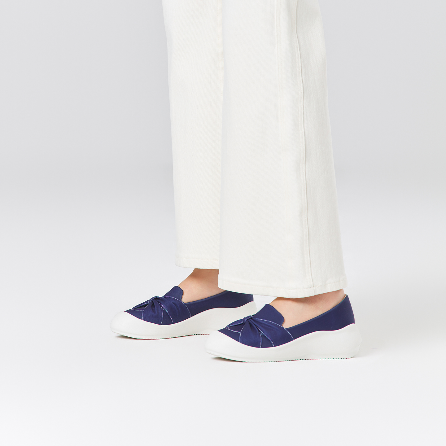 B2010 footwear photo 18