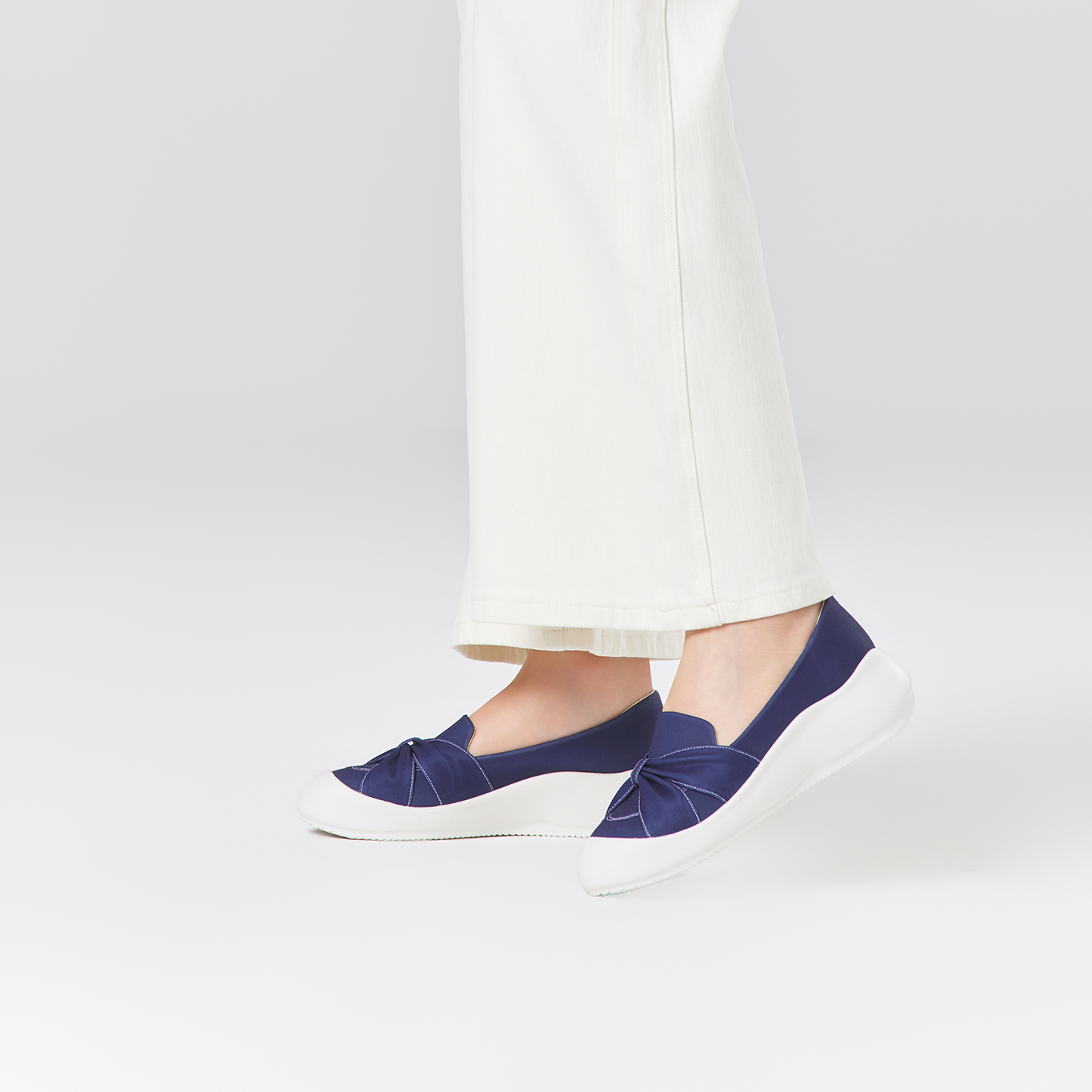 B2010 footwear photo 19