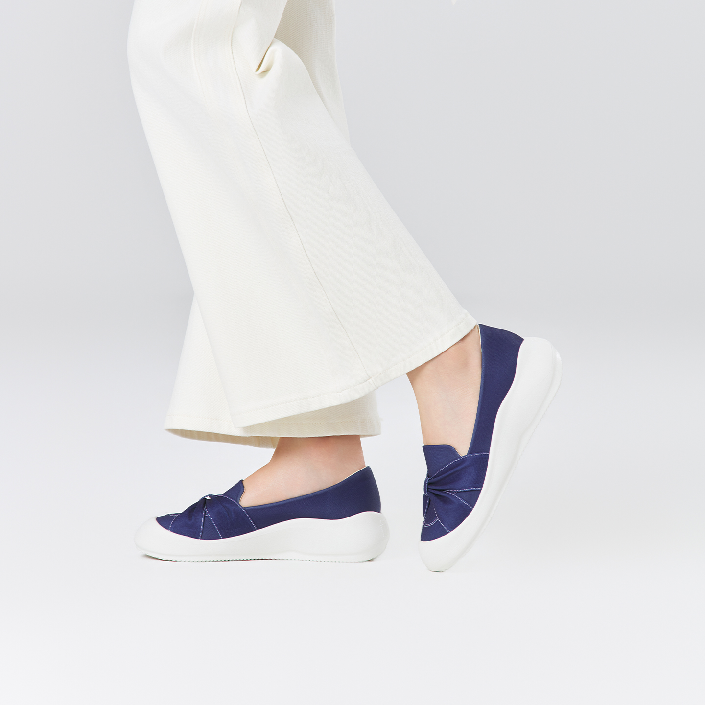 B2010 footwear photo 20
