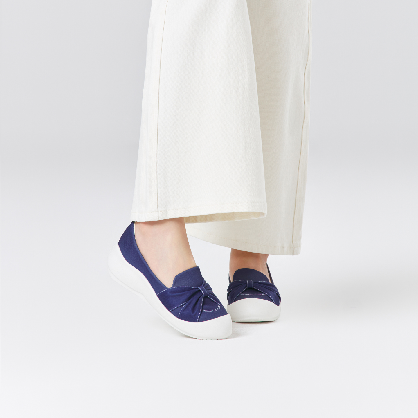 B2010 footwear photo 21