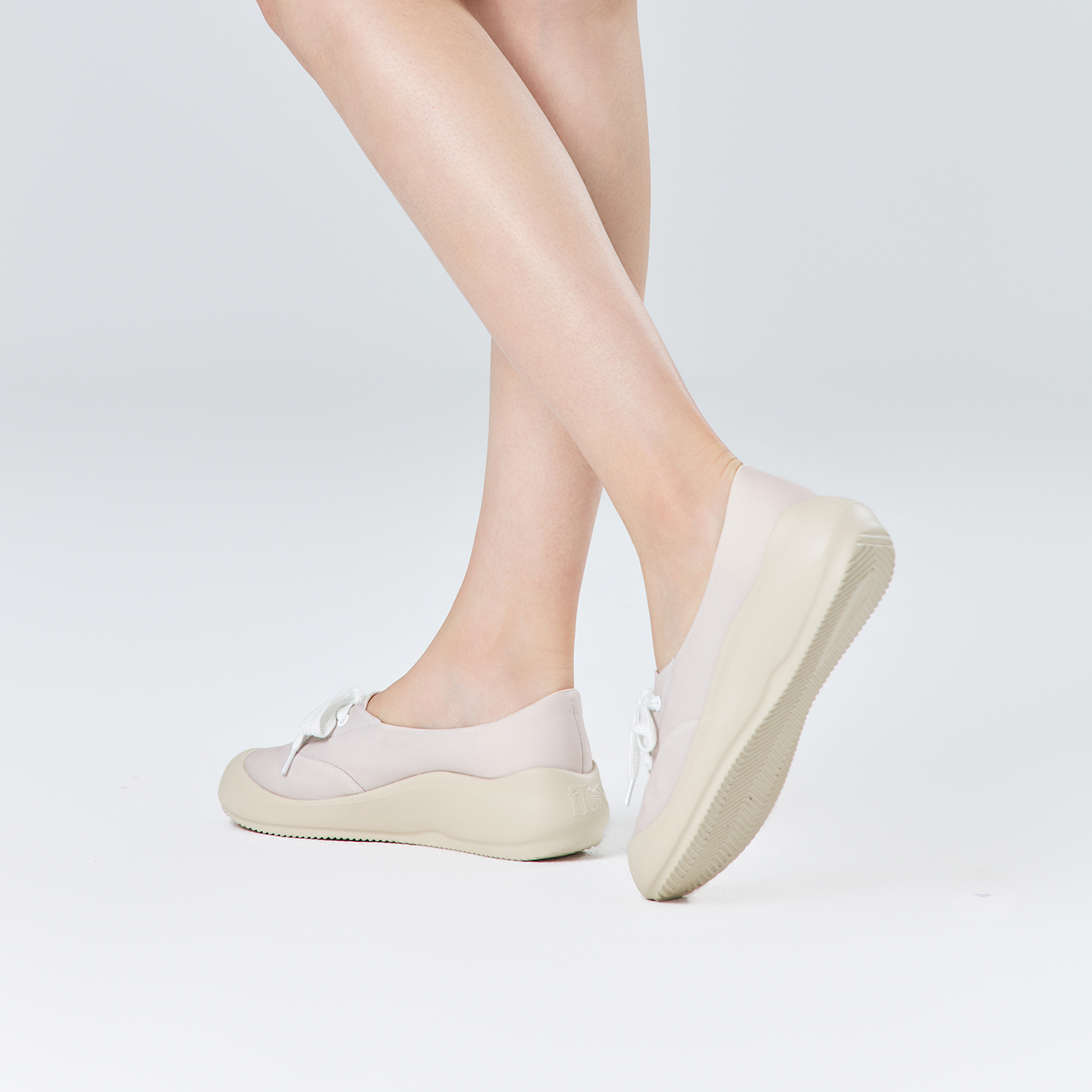 B2011 footwear photo 14