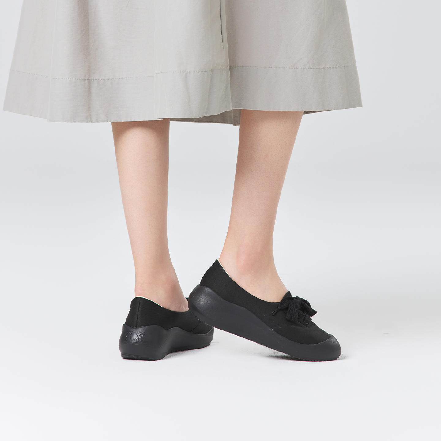 B2011 footwear photo 21