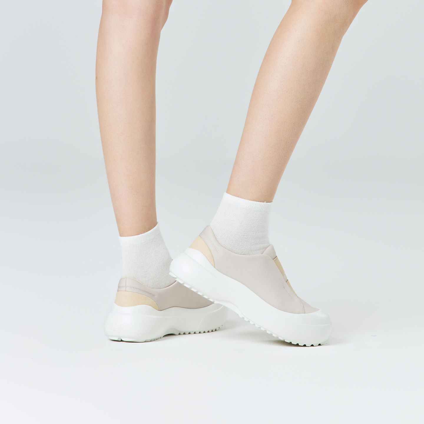 B2012 footwear photo 11