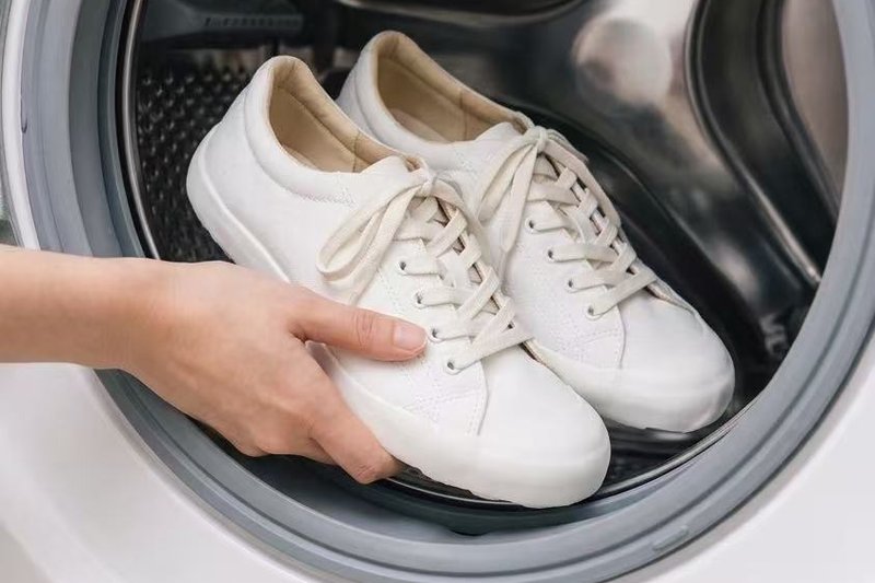 Placing ILR shoes into the washing machine